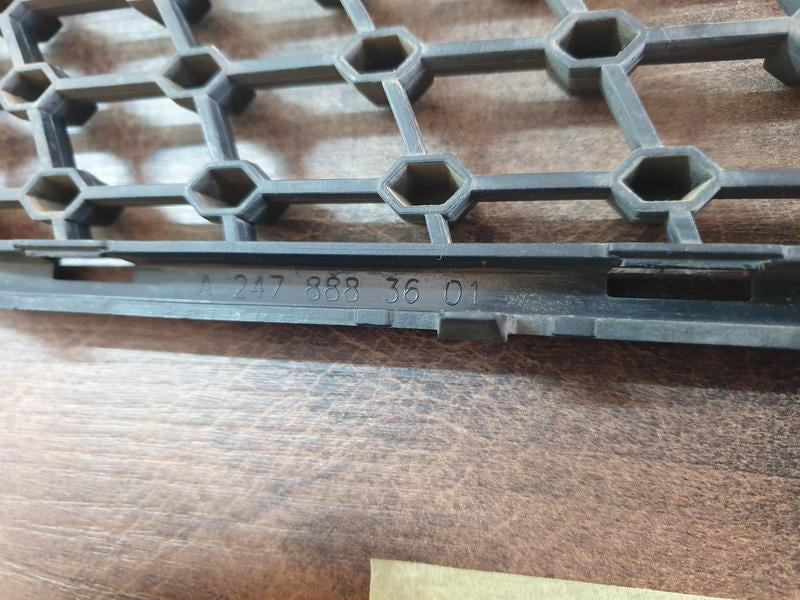 Original Used Mercedes-Benz GLA H247 Right Upper Radiator Grille Diamond Mesh