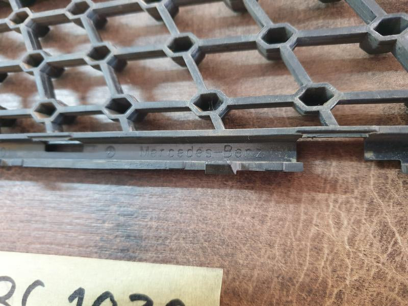 Original Used Mercedes-Benz GLA H247 Right Upper Radiator Grille Diamond Mesh