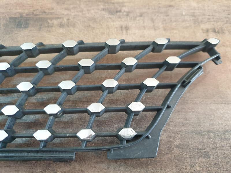 Original Used Mercedes-Benz C-Class W205 Right Upper Radiator Grille Diamond Mesh
