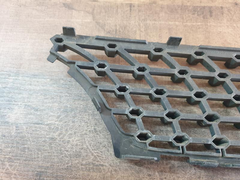 Original Used Mercedes-Benz C-Class W205 Right Upper Radiator Grille Diamond Mesh