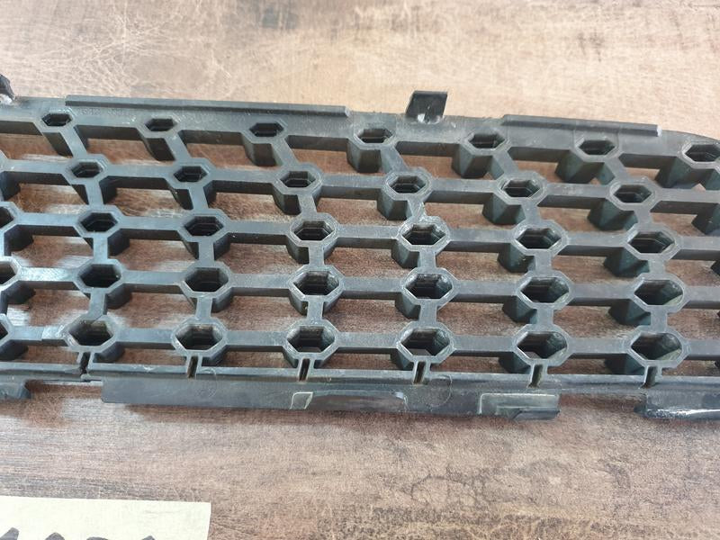 Original Used Mercedes-Benz C-Class W205 Right Upper Radiator Grille Diamond Mesh