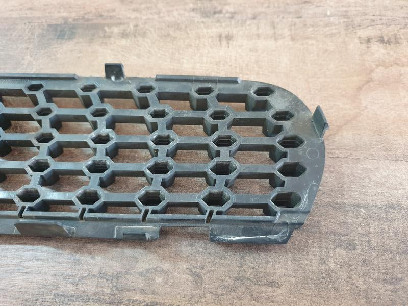Original Used Mercedes-Benz C-Class W205 Right Upper Radiator Grille Diamond Mesh