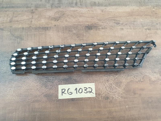 Original Used Mercedes-Benz C-Class W205 Right Upper Radiator Grille Diamond Mesh