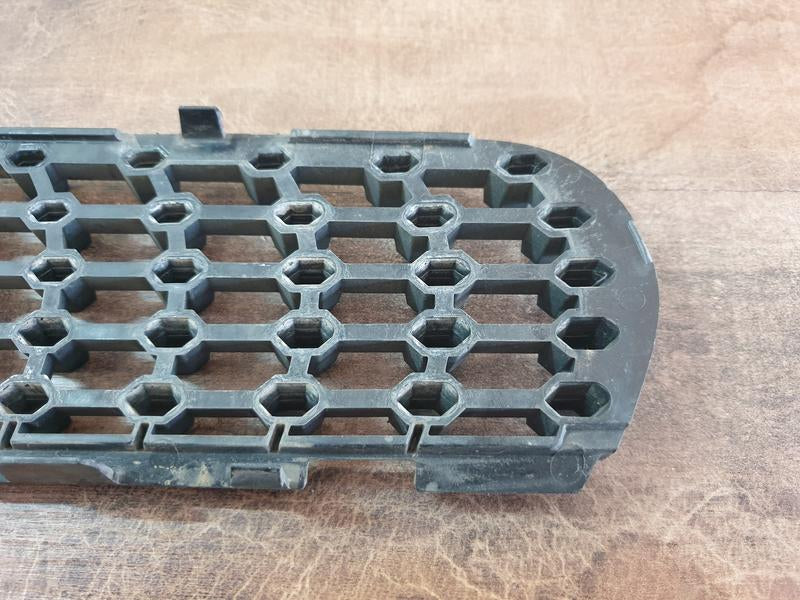 Original Used Mercedes-Benz C-Class W205 Right Upper Radiator Grille Diamond Mesh