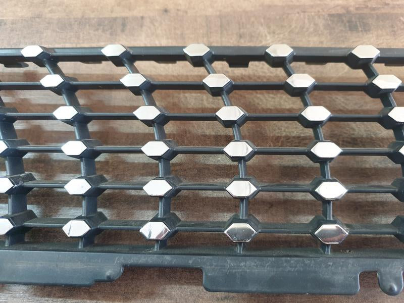 Original Used Mercedes-Benz V-Class W447 Left Upper Radiator Grille Diamond Mesh