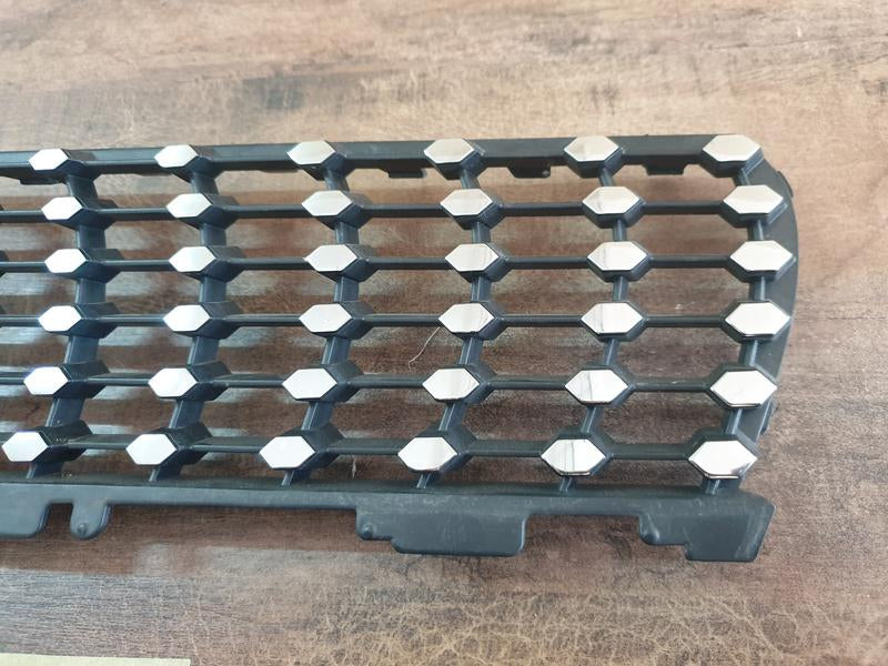Original Used Mercedes-Benz V-Class W447 Left Upper Radiator Grille Diamond Mesh