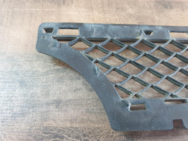 Original Used Mercedes-Benz G-Class W463 Right Upper Radiator Grille Diamond Mesh