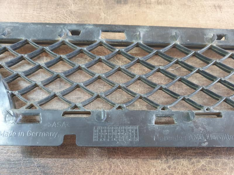 Original Used Mercedes-Benz G-Class W463 Right Upper Radiator Grille Diamond Mesh