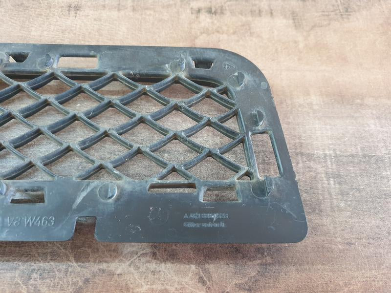 Original Used Mercedes-Benz G-Class W463 Right Upper Radiator Grille Diamond Mesh