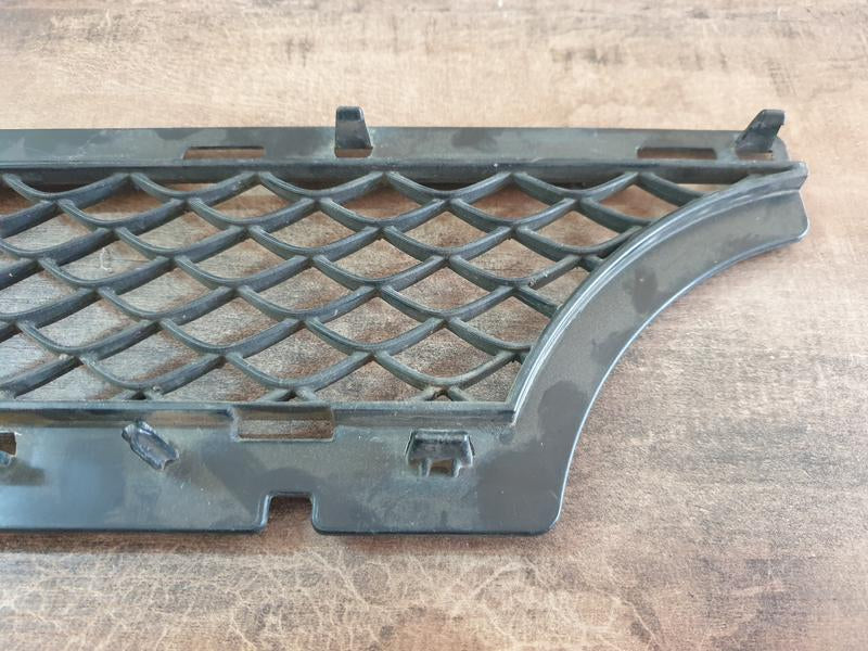 Original Used Mercedes-Benz G-Class W463 Right Upper Radiator Grille Diamond Mesh