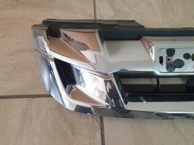Original Used Isuzu D-Max Radiator Grille