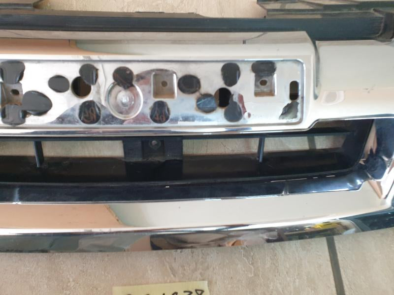 Original Used Isuzu D-Max Radiator Grille