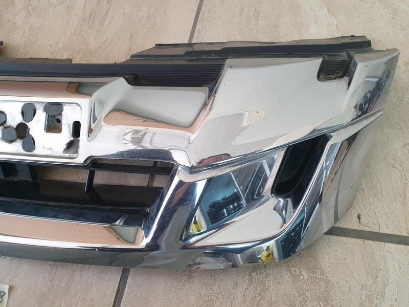Original Used Isuzu D-Max Radiator Grille