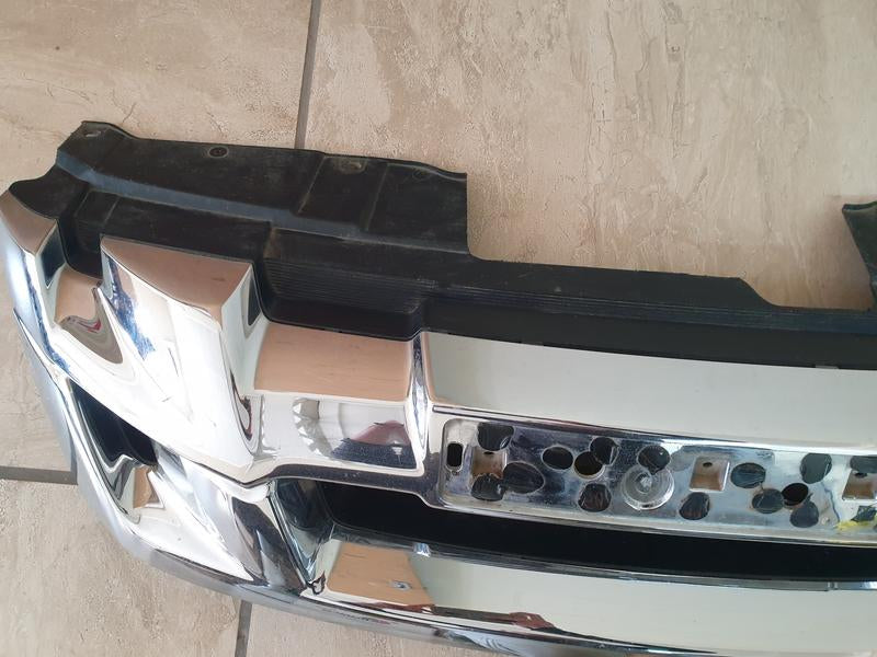 Original Used Isuzu D-Max Radiator Grille