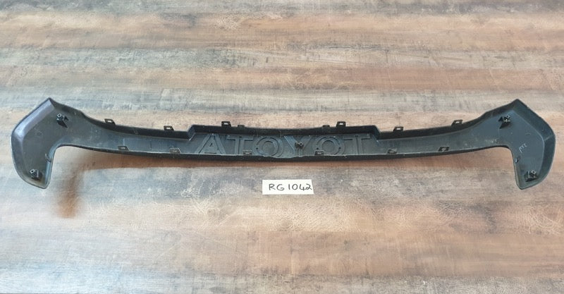 Original Used Toyota Hilux 2023 Radiator Grille Centre Trim