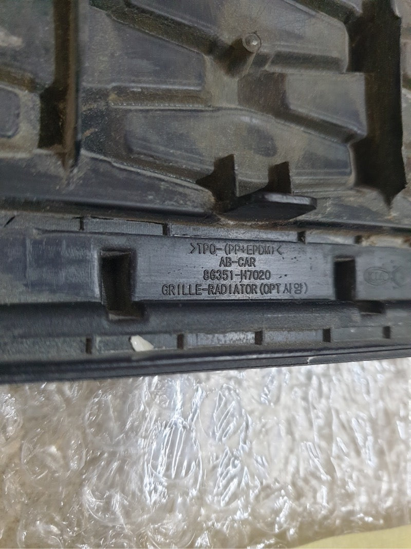 Original Used Kia Pegas Front Bumper Upper Radiator Grille