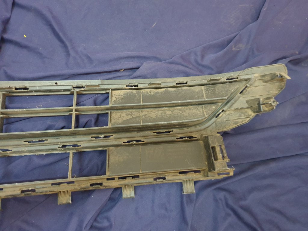 Volkswagen Polo 8 Front Bumper Lower Grille