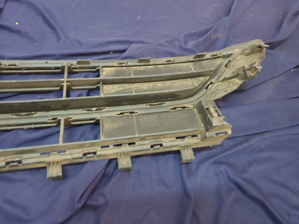 Volkswagen Polo 8 Front Bumper Lower Grille