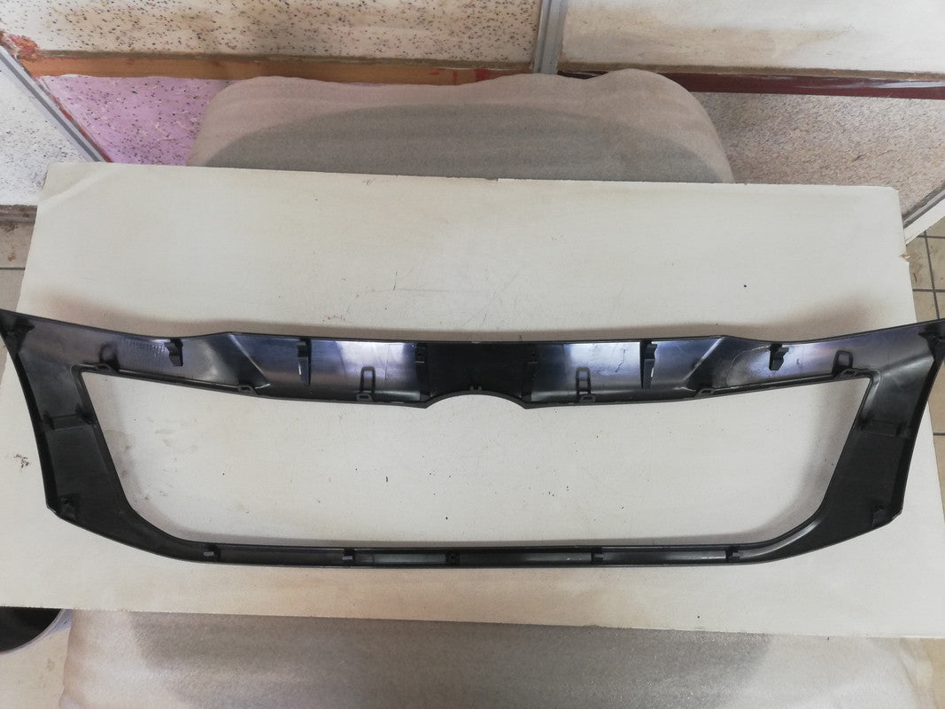 Toyota Hilux 2014, 2015 Radiator Grille Panel Non-Chrome/Paintable