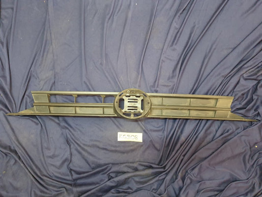 Volkswagen Polo MK6 Radiator Grille - Wear and Tear