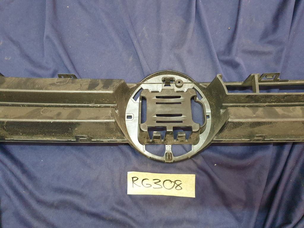 Volkswagen Polo MK6 Radiator Grille - Wear and Tear