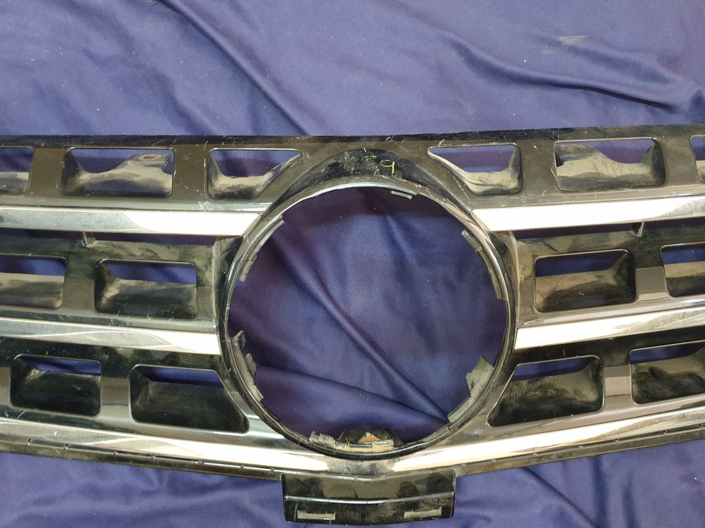 Mercedes-Benz Aftermarket ML W166, GLE Radiator Grille - Wear and Tear, Pitted Chrome