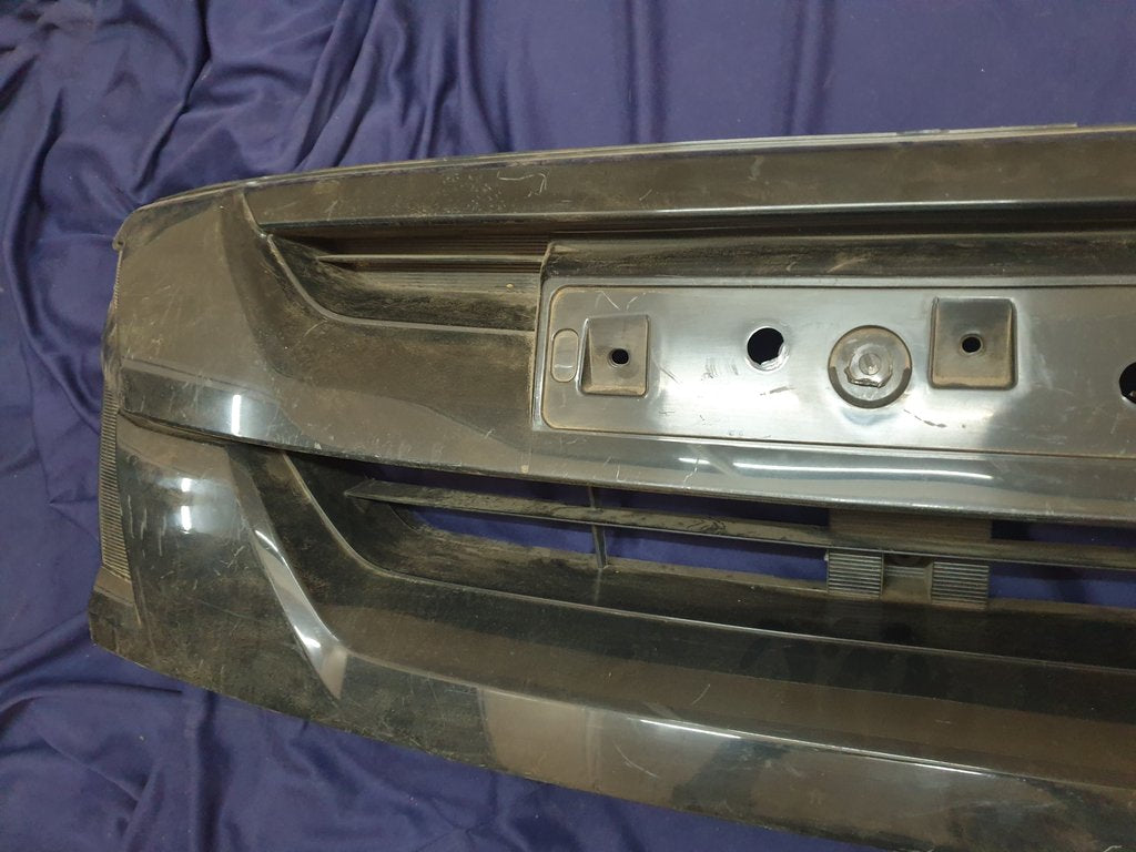 Isuzu Aftermarket D-Max Radiator Grille - Light Wear and Tear