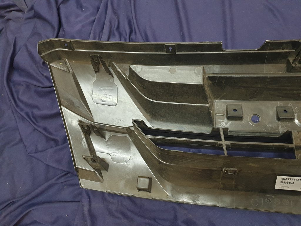 Isuzu Aftermarket D-Max Radiator Grille - Light Wear and Tear