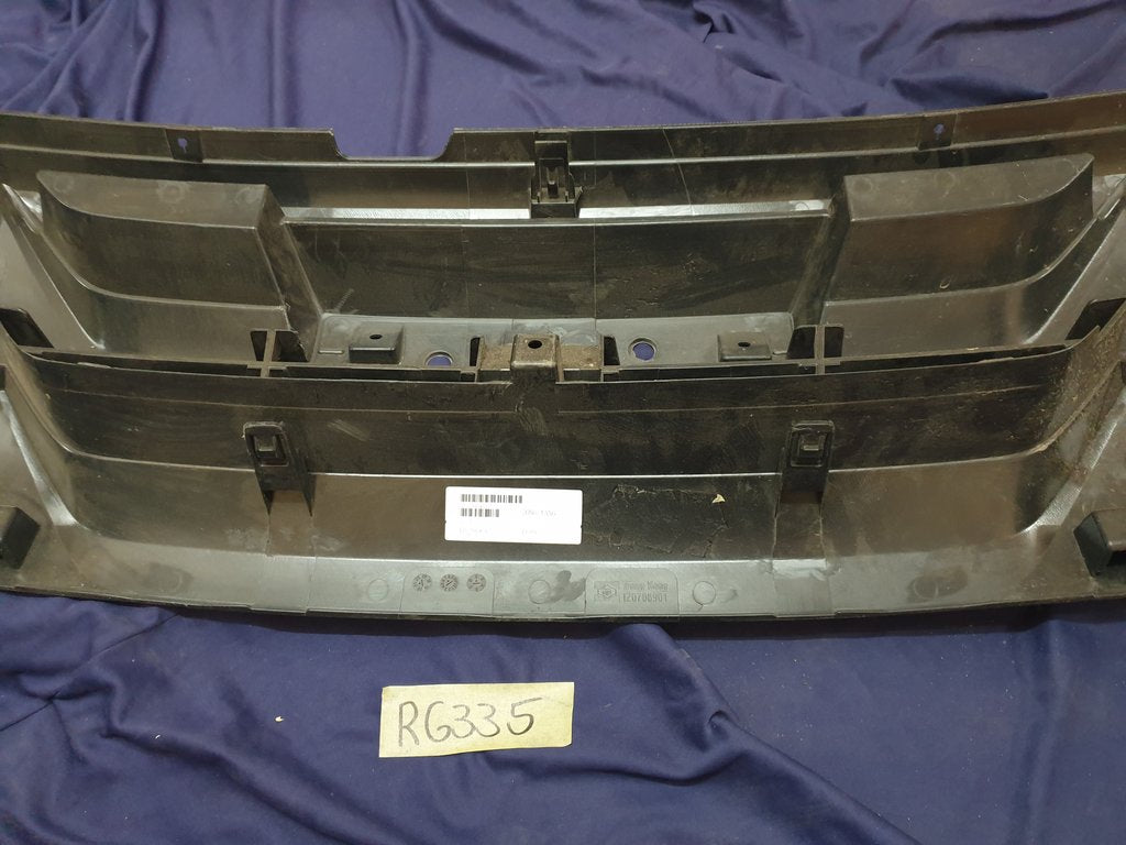 Isuzu Aftermarket D-Max Radiator Grille - Light Wear and Tear