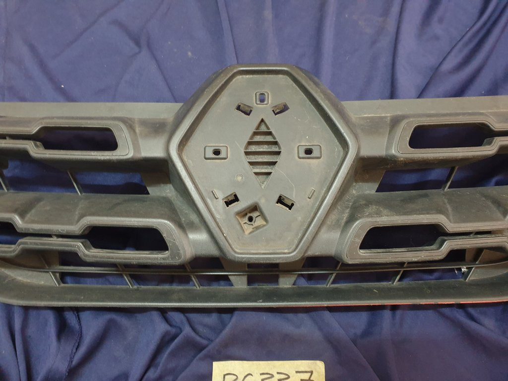 Renault Kwid Radiator Grille - Wear and Tear