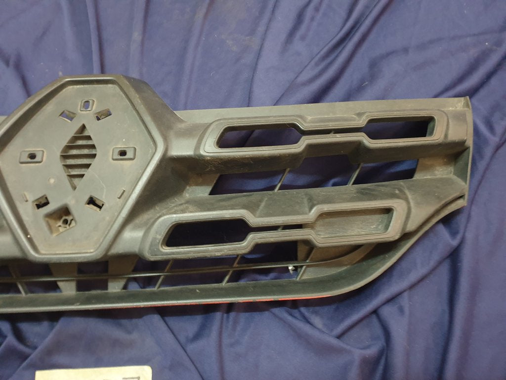 Renault Kwid Radiator Grille - Wear and Tear