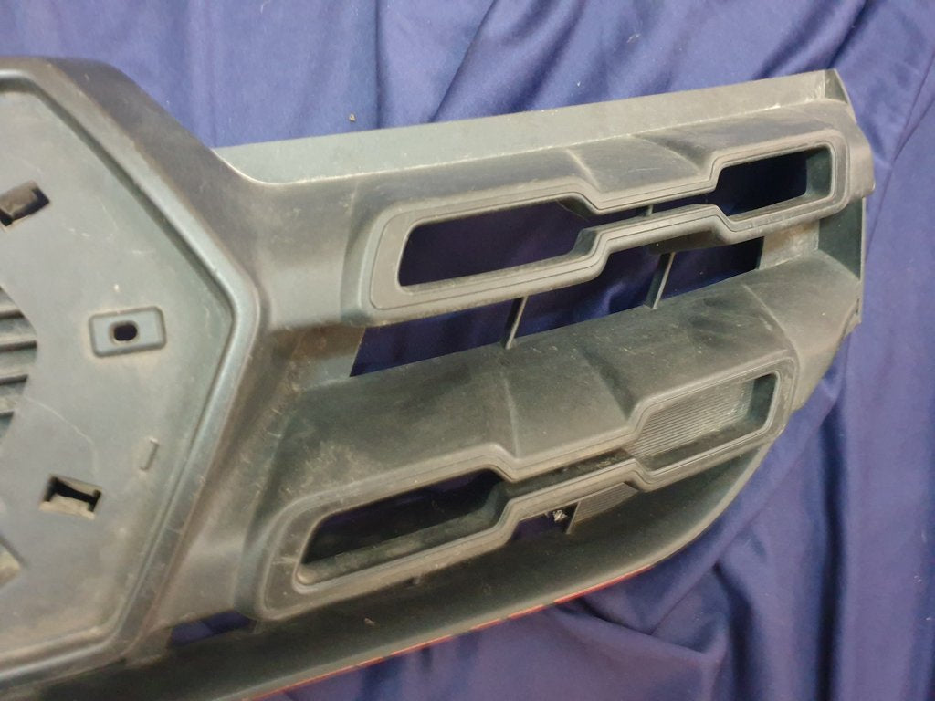 Renault Kwid Radiator Grille - Wear and Tear