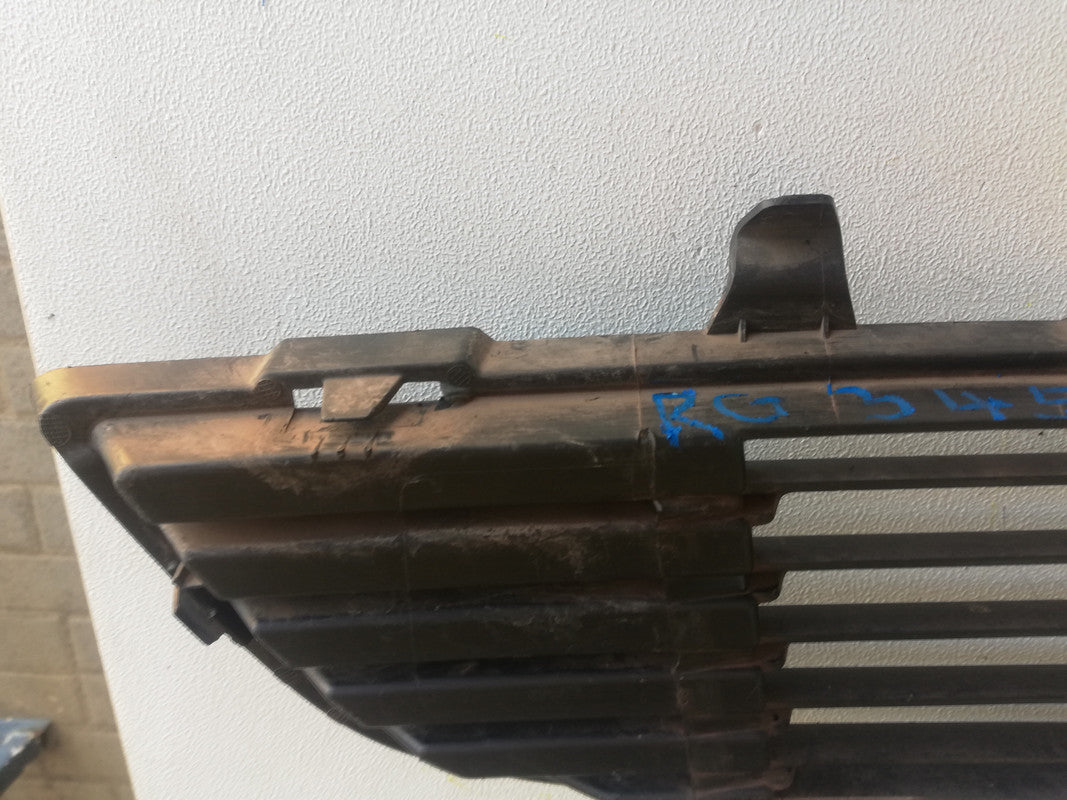 Mercedes-Benz V-Class 2015, 2016, 2017 Front Centre Cowl Grille