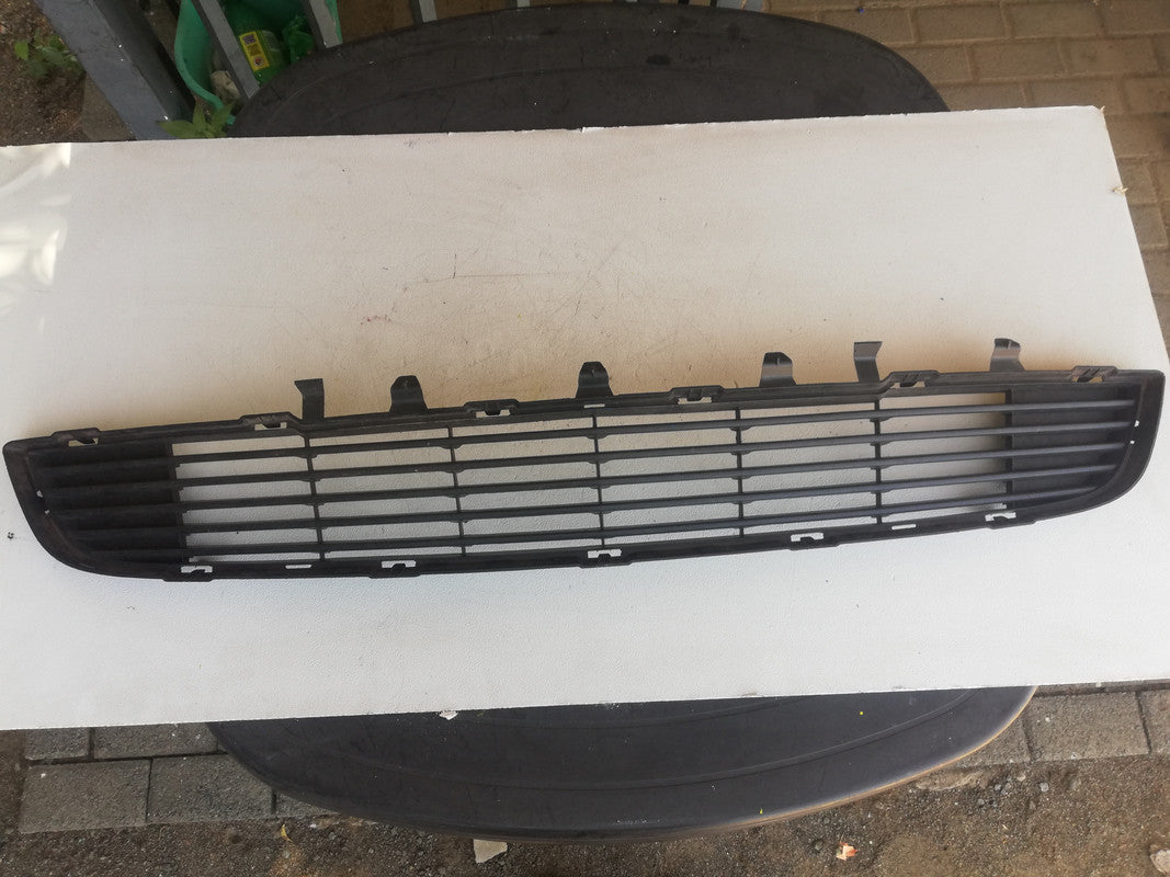 Mercedes-Benz V-Class 2015, 2016, 2017 Front Centre Cowl Grille