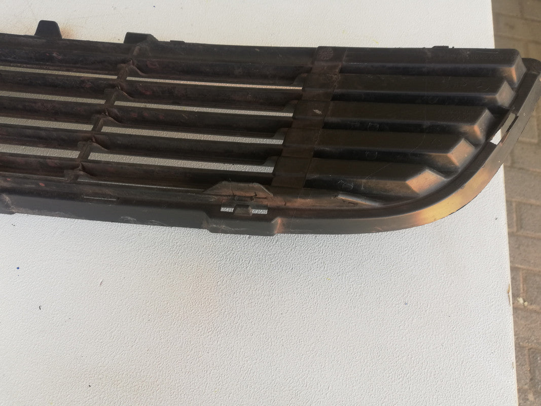 Mercedes-Benz V-Class 2015, 2016, 2017 Front Centre Cowl Grille