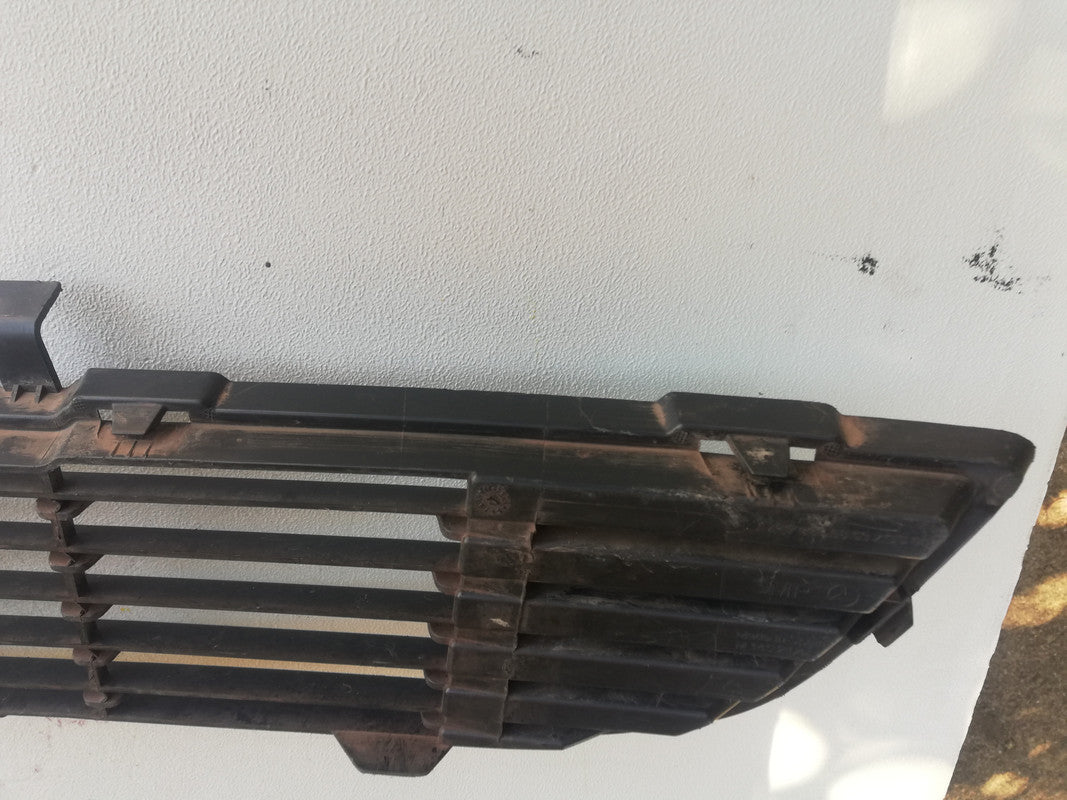 Mercedes-Benz V-Class 2015, 2016, 2017 Front Centre Cowl Grille