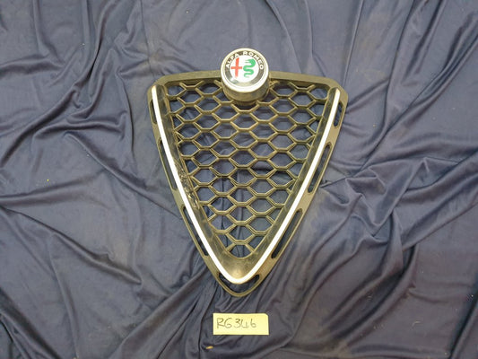 Alfa Romeo Stelvio Radiator Grille - Light Wear and Tear, Broken clips