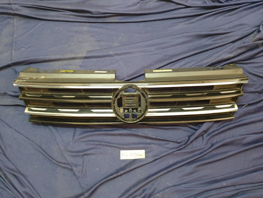 Volkswagen Tiguan 2020 Radiator Grille - Light Wear and Tear