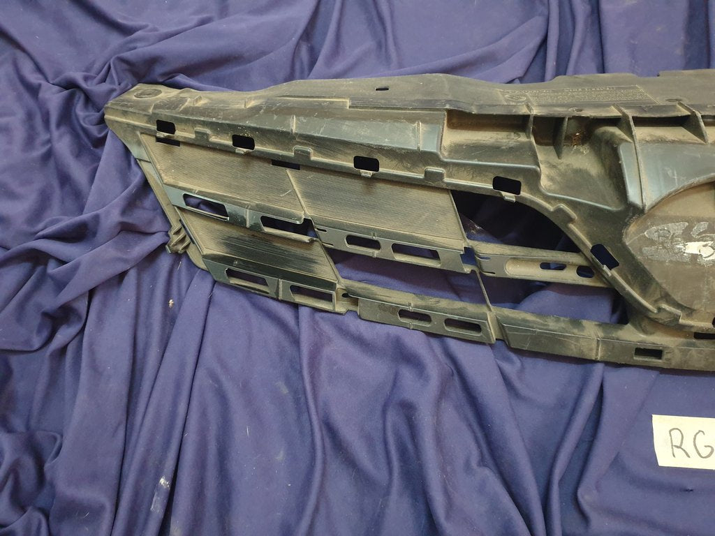 Toyota Yaris Radiator Grille - Light Wear and Tear