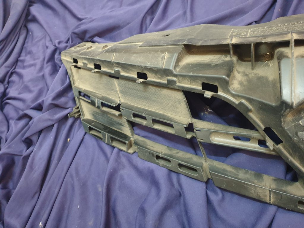 Toyota Yaris Radiator Grille - Light Wear and Tear