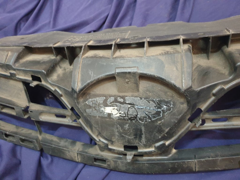 Toyota Yaris Radiator Grille - Light Wear and Tear