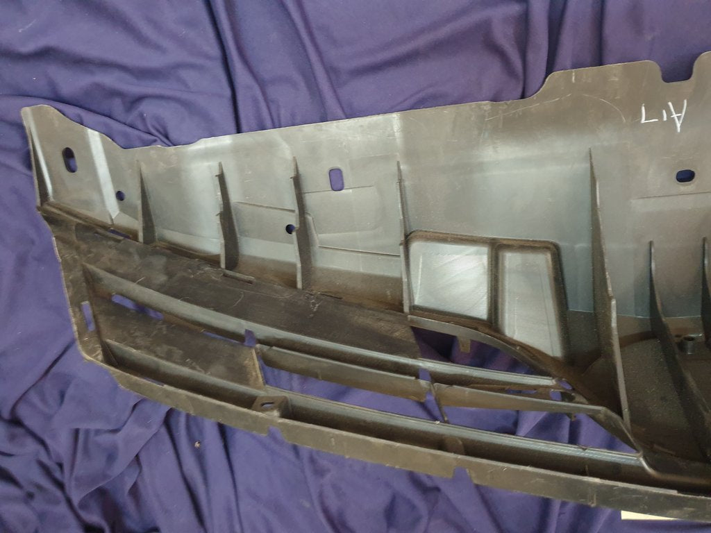 Toyota Yaris Radiator Grille - Light Wear and Tear