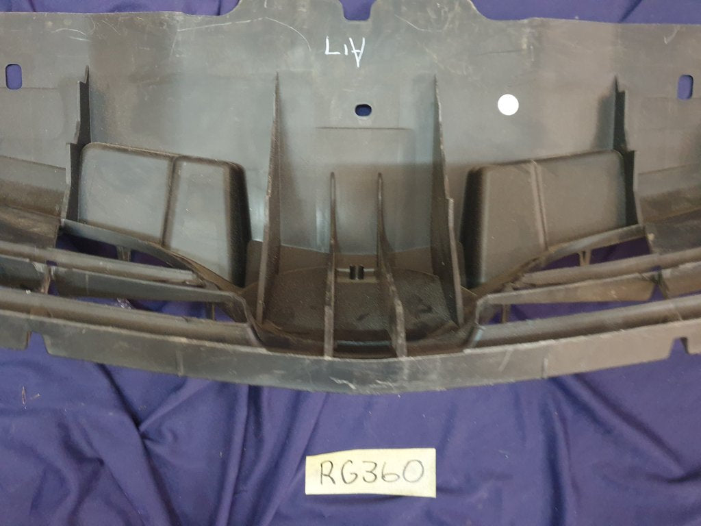 Toyota Yaris Radiator Grille - Light Wear and Tear