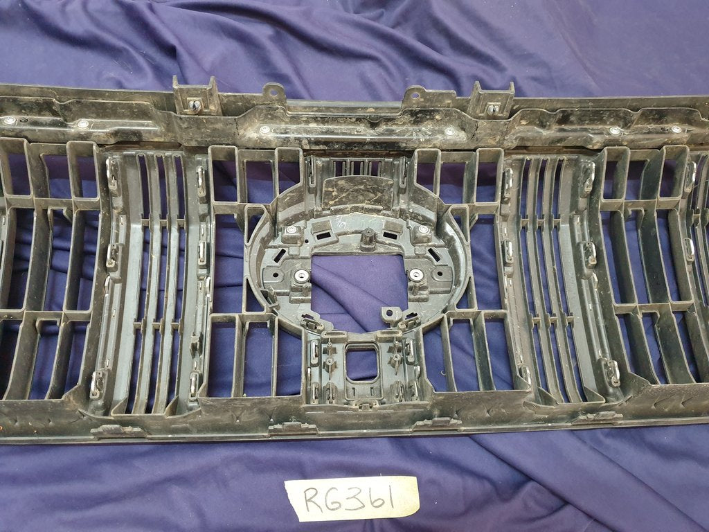 Toyota Land Cruiser Prado Radiator Grille - Wear and Tear