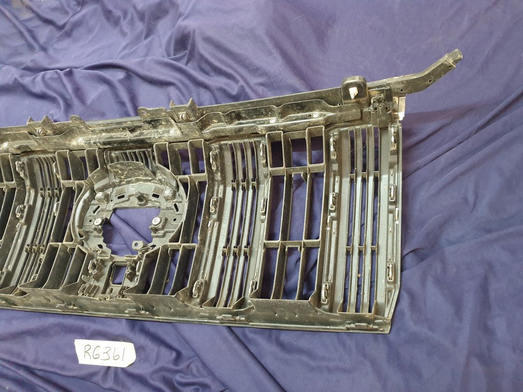 Toyota Land Cruiser Prado Radiator Grille - Wear and Tear