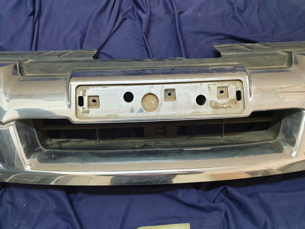 Isuzu D-Max Radiator Grille - Light Wear and Tear