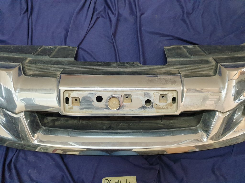 Isuzu D-Max Radiator Grille - Light Wear and Tear
