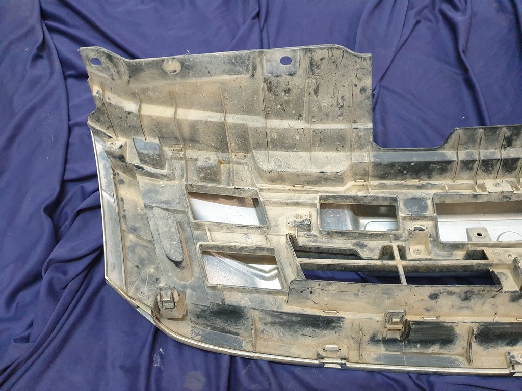 Isuzu D-Max Radiator Grille - Light Wear and Tear