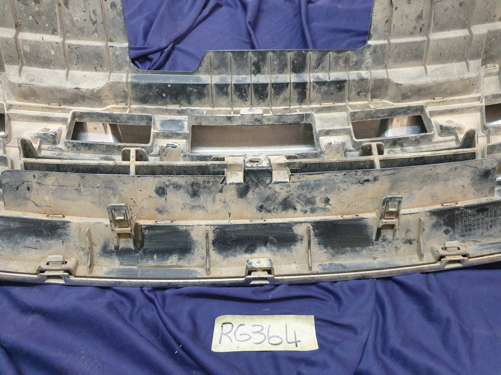 Isuzu D-Max Radiator Grille - Light Wear and Tear