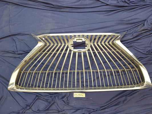 Lexus ES 300 Radiator Grille - Chrome Surround Broken